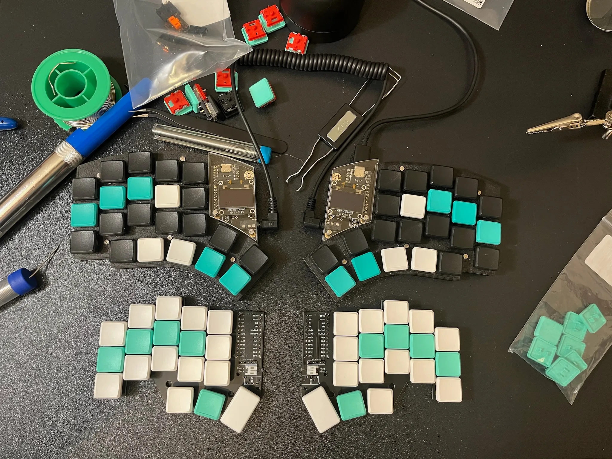 Comparison of Kyria and Chocofi keyboards